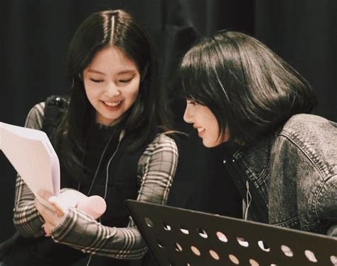Jennie Kim & Lalisa Manoban .